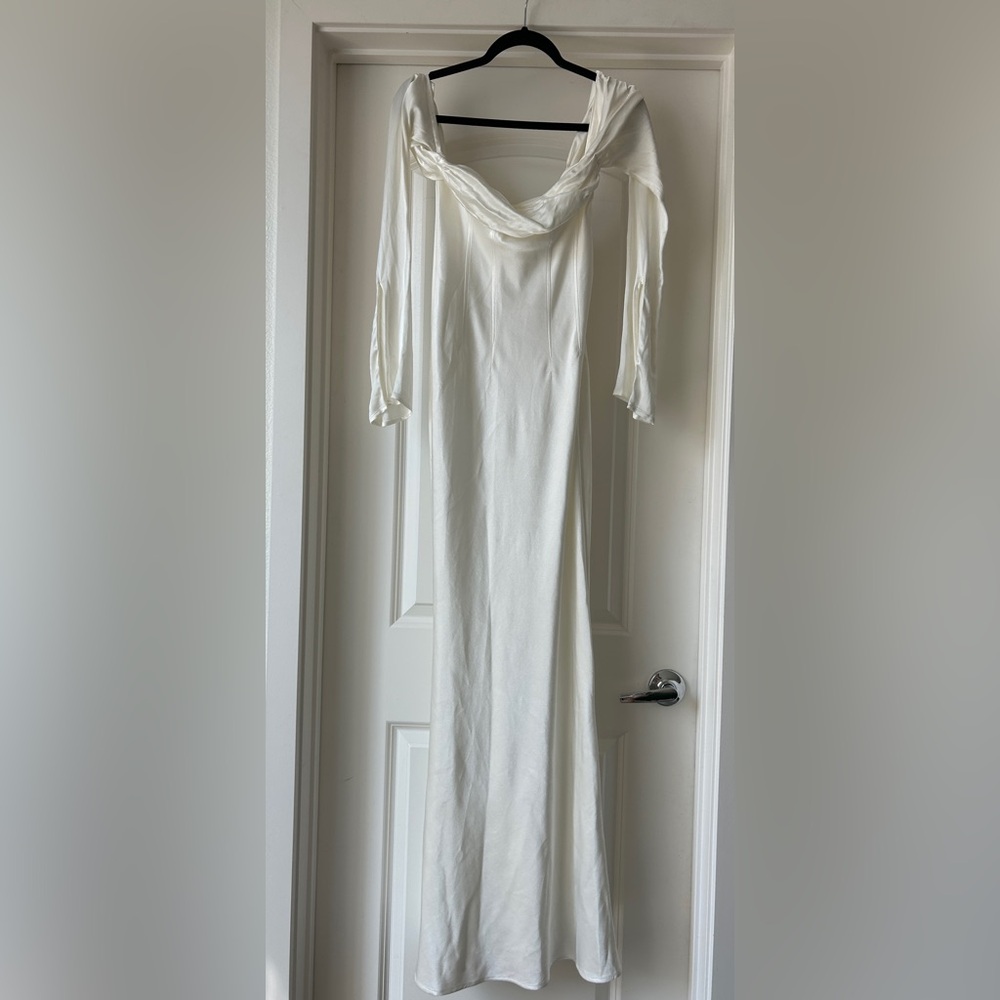 Meshki Off-Shoulder White Longsleeve Dress - Picture 3 of 4